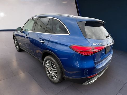 New 2025 Mercedes-Benz GLC 300 4MATIC image 2
