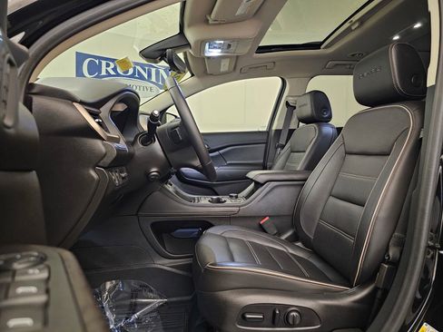 Used 2020 GMC Acadia Denali w/ Technology Package image 17