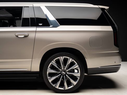 Used 2025 Cadillac Escalade ESV Premium Luxury Platinum AWD/4WD image 20