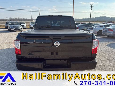 Used 2018 Nissan Titan SV w/ SV Convenience Package image 5