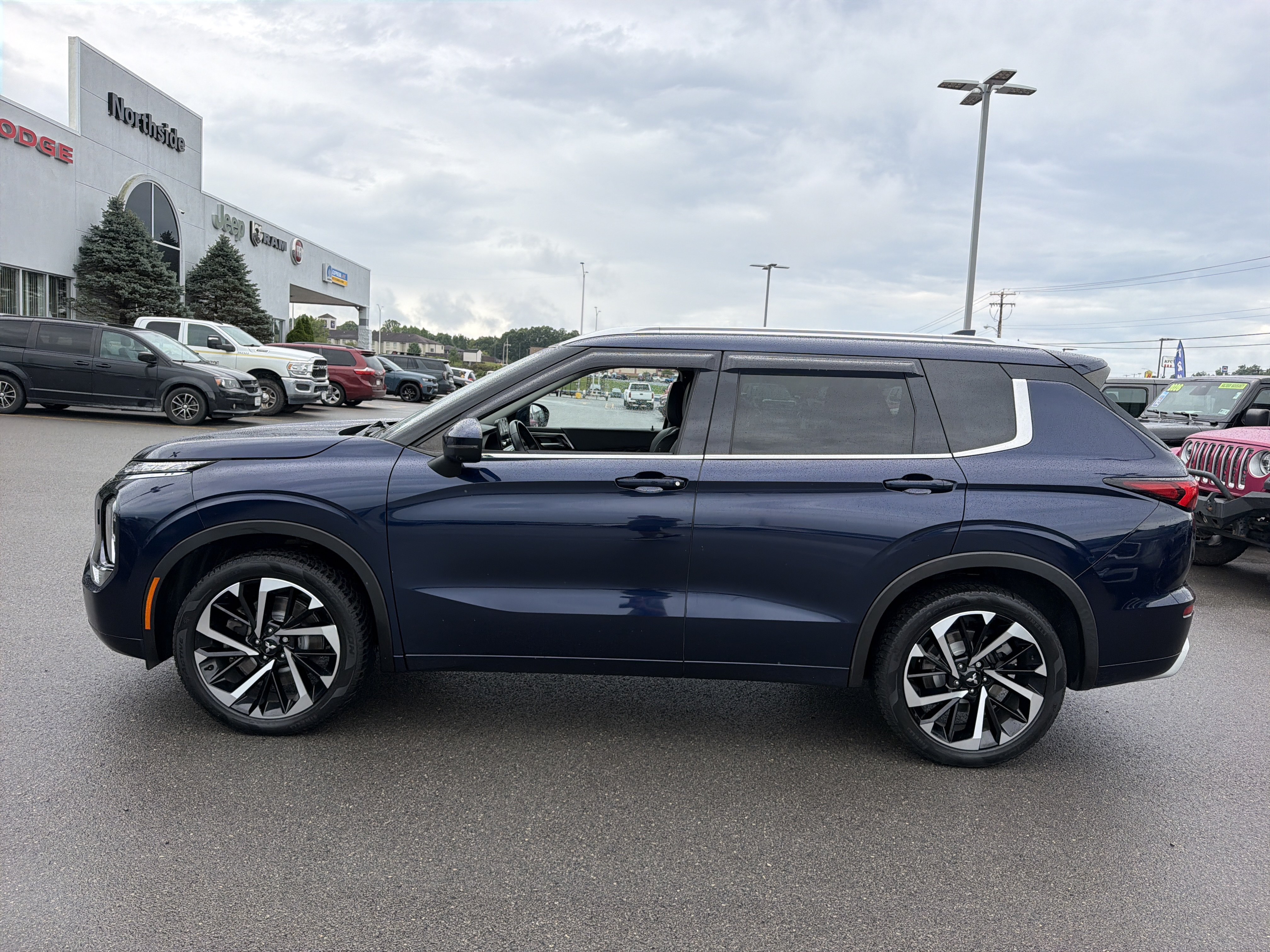 Used 2022 Mitsubishi Outlander SEL AWD/4WD image 11