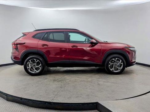 Used 2025 Chevrolet Trax LT image 9