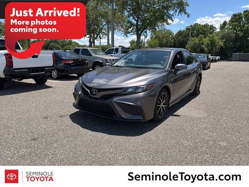Used 2023 Toyota Camry SE FWD image 1