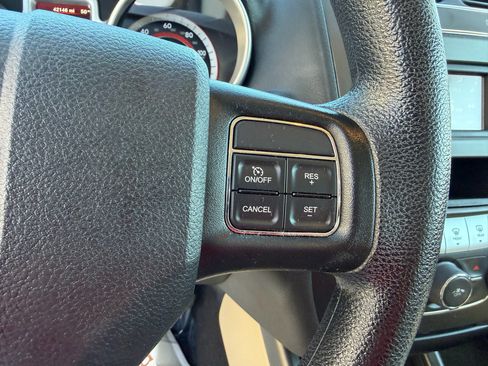 Used 2020 Dodge Journey SE image 30