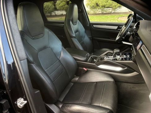 Used 2019 Porsche Cayenne Turbo AWD/4WD image 24