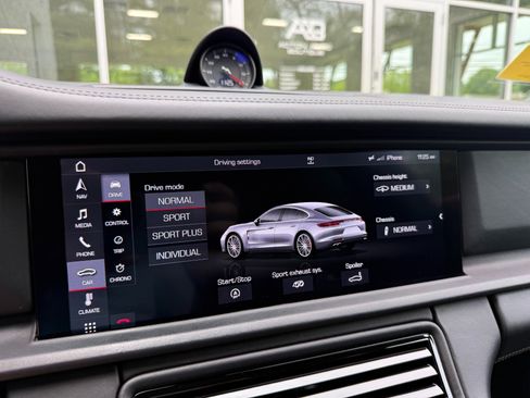 Used 2020 Porsche Panamera Turbo Executive w/ Sportdesign Package AWD/4WD image 33