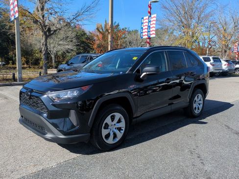 Used 2020 Toyota RAV4 LE image 2