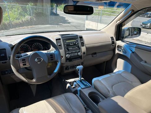 Used 2009 Nissan Frontier LE w/ LE Value Truck Pkg AWD/4WD image 15