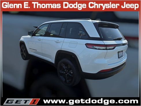 Used 2023 Jeep Grand Cherokee Altitude RWD image 9