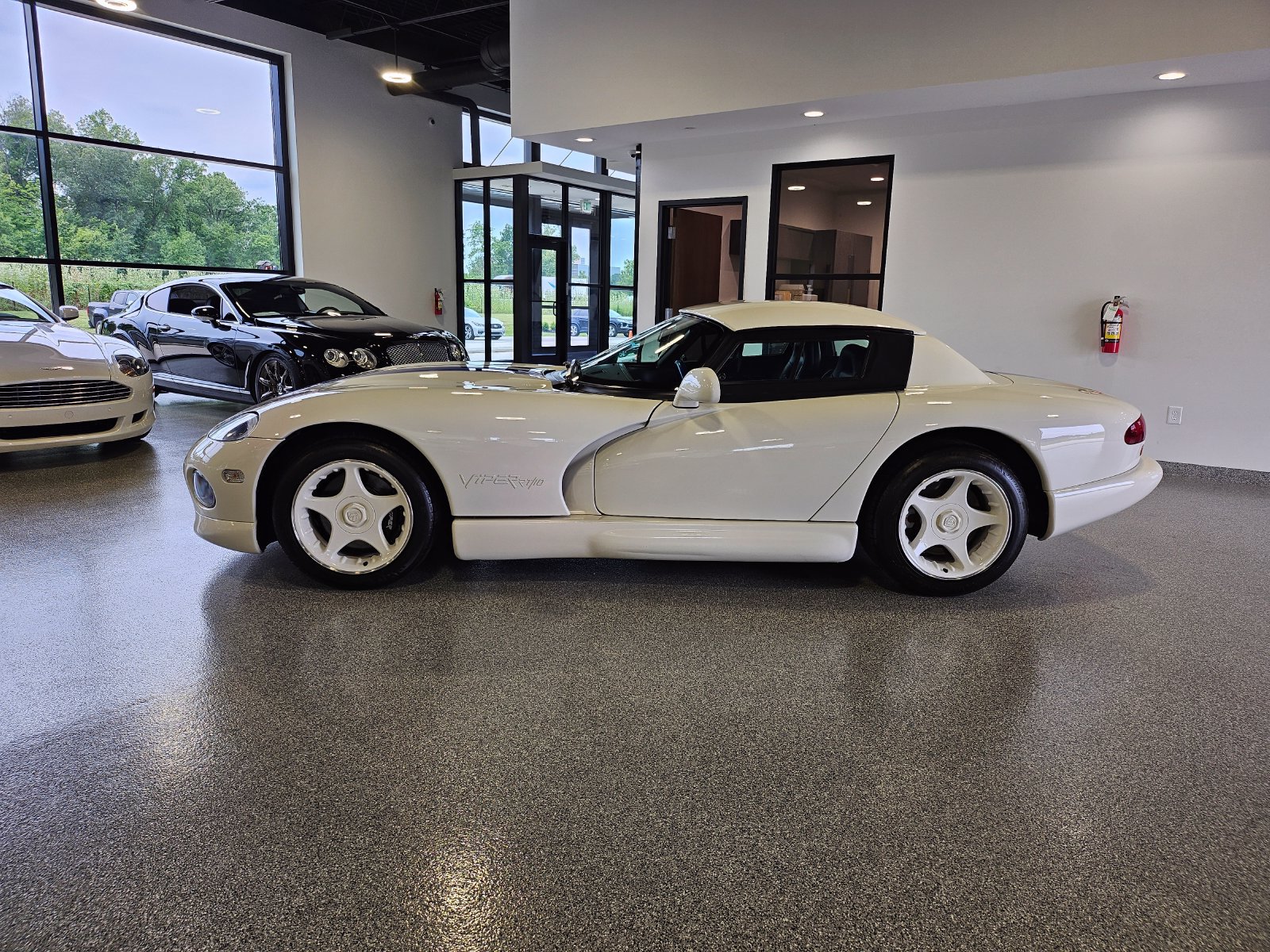 Used 1996 Dodge Viper RT/10 RWD image 2