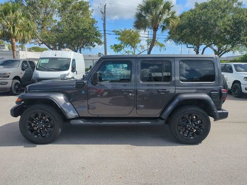 Used 2025 Jeep Wrangler Unlimited Sahara AWD/4WD image 9