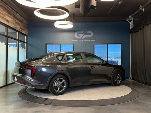 Used 2025 Kia K4 LXS FWD image 3