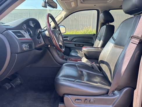 Used 2013 Cadillac Escalade Premium AWD/4WD image 9