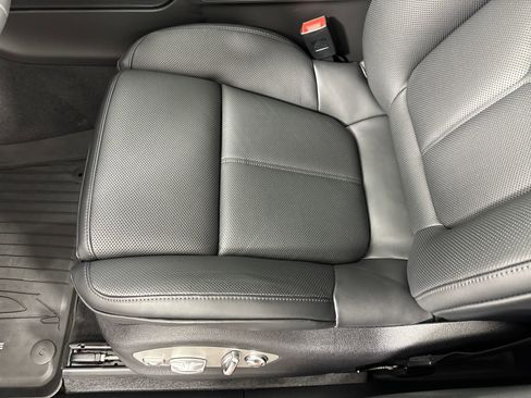 Used 2025 Porsche Macan image 14