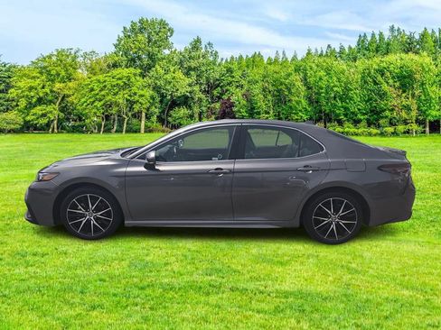 Used 2024 Toyota Camry SE w/ Cold Weather Package FWD image 5