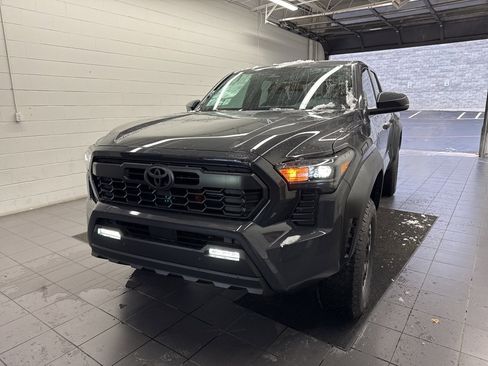New 2025 Toyota Tacoma TRD Off-Road image 3