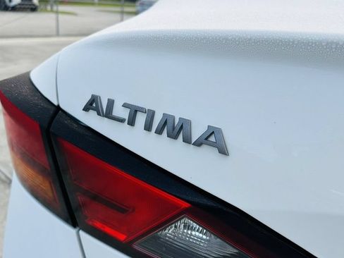 Certified 2025 Nissan Altima 2.5 S FWD image 9