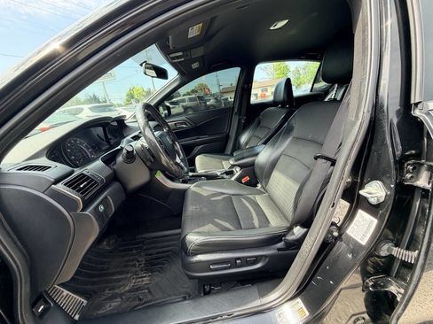 Used 2017 Honda Accord Sport image 27
