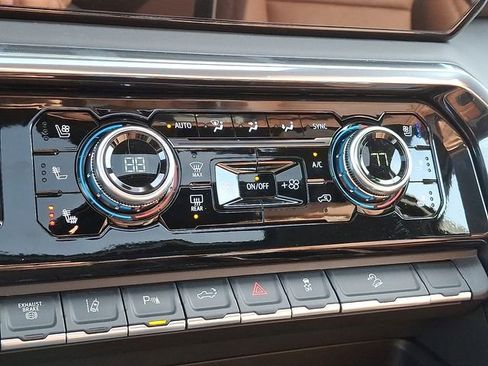 New 2026 GMC Sierra 2500 Denali Ultimate w/ Max Trailering Package image 17