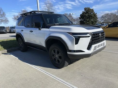 Used 2024 Lexus GX 550 image 2