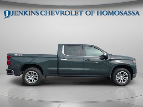 Used 2025 Chevrolet Silverado 1500 LTZ AWD/4WD image 2
