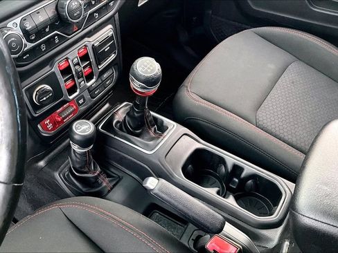 Used 2018 Jeep Wrangler Unlimited Rubicon AWD/4WD image 17