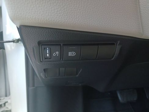 Used 2022 Toyota Corolla Cross L FWD image 34