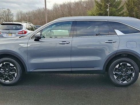 Used 2025 Kia Sorento S image 5