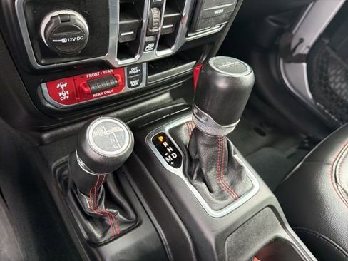 Used 2022 Jeep Gladiator Rubicon w/ LED Lighting Group AWD/4WD image 13