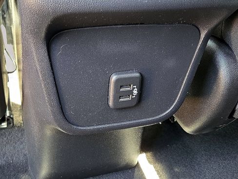 Used 2019 Chevrolet Equinox LT FWD image 16