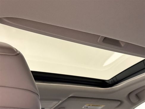 Used 2023 Honda Accord Touring image 14