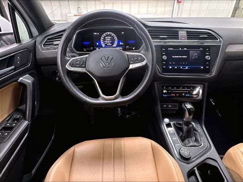 Used 2023 Volkswagen Tiguan SE w/ Panoramic Sunroof Package AWD/4WD image 11