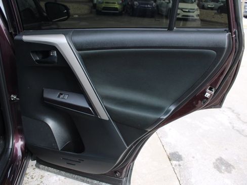 Used 2018 Toyota RAV4 LE image 22