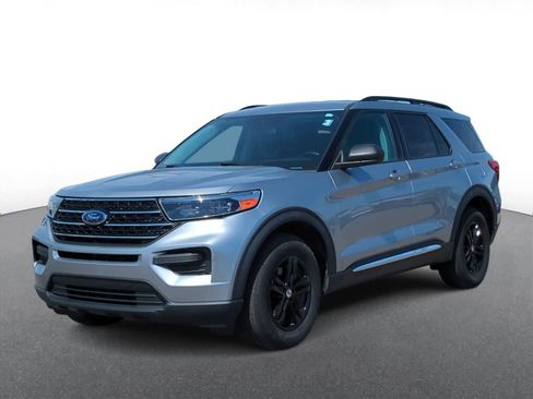 Used 2021 Ford Explorer XLT w/ Class III Trailer Tow Package AWD/4WD image 4