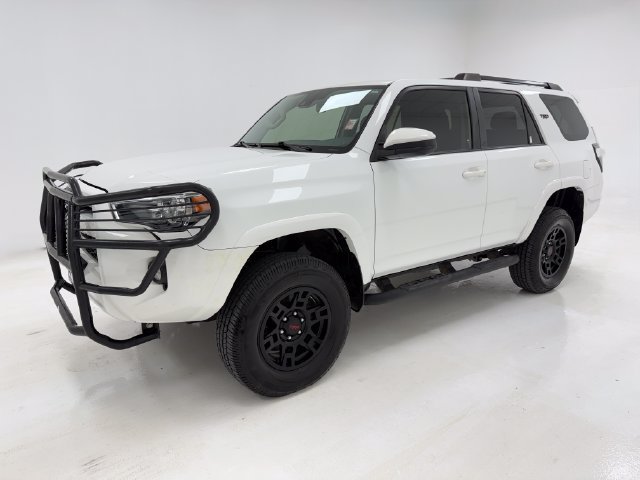 Used 2020 Toyota 4Runner SR5 AWD/4WD image 5