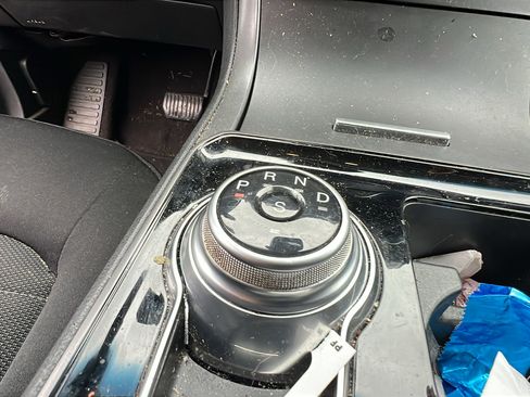 Used 2020 Ford Edge SE image 29