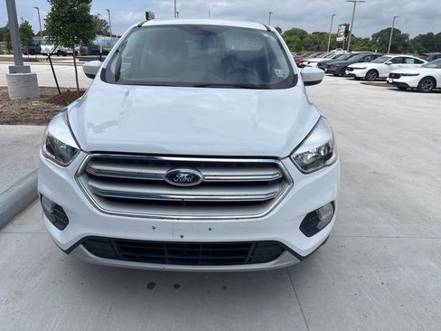Used 2019 Ford Escape SE FWD image 2