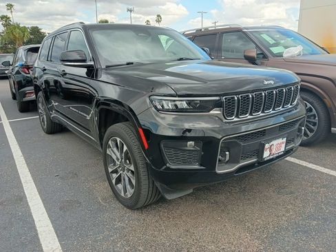 Used 2025 Jeep Grand Cherokee L Overland w/ Luxury Tech Group IV AWD/4WD image 3
