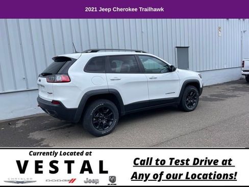 Used 2021 Jeep Cherokee Trailhawk image 7