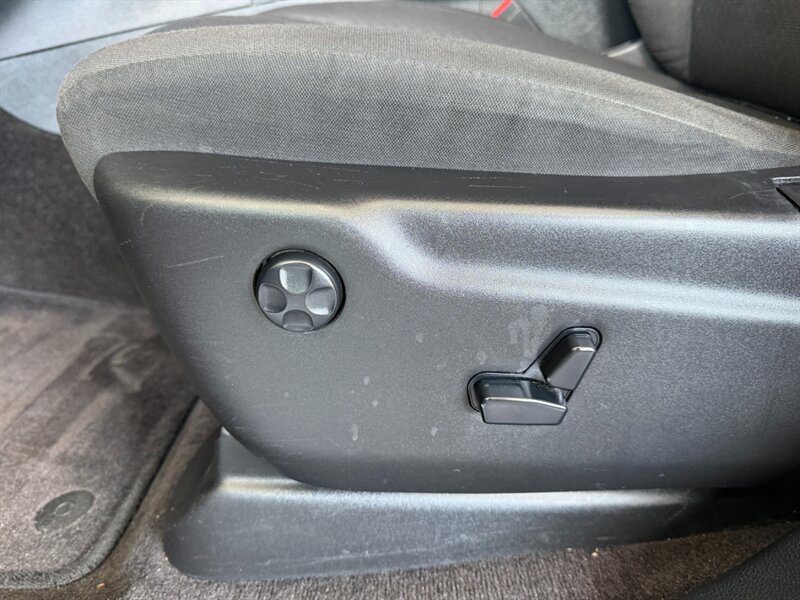 Used 2019 Jeep Grand Cherokee Laredo RWD image 21