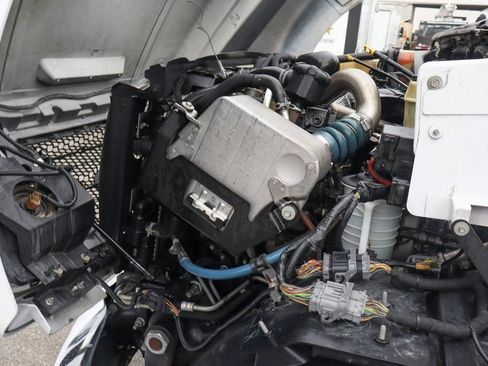 Used 2016 Ford F650 2WD Crew Cab Super Duty image 17