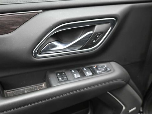 Used 2024 Chevrolet Suburban Z71 w/ Luxury Package image 14
