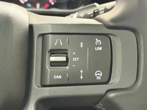 Used 2025 Land Rover Defender 110 X-Dynamic SE AWD/4WD image 28