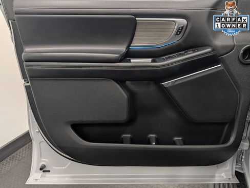Used 2025 Ford Expedition Platinum AWD/4WD image 8