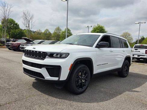 New 2026 Jeep Grand Cherokee L 2WD image 3