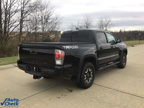 Used 2023 Toyota Tacoma TRD Off-Road image 3