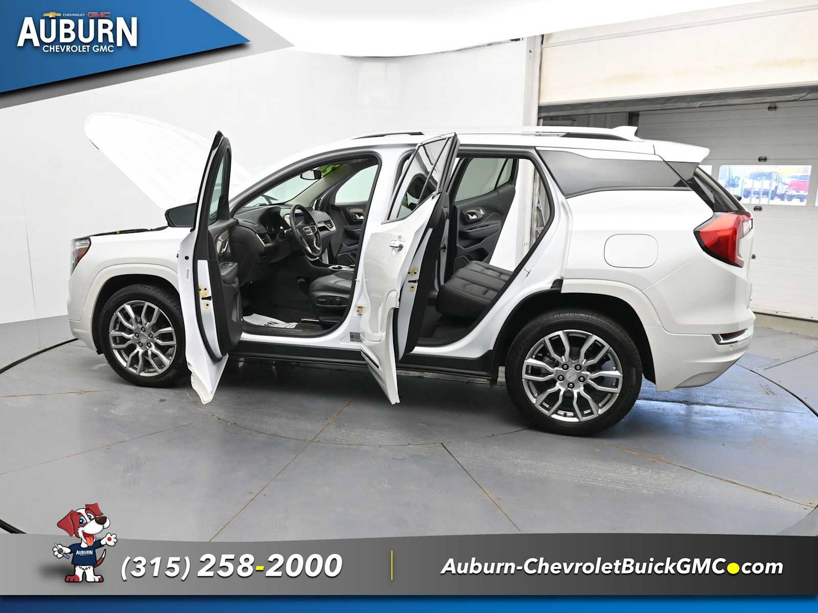 Used 2024 GMC Terrain Denali w/ Denali Premium Package AWD/4WD image 39