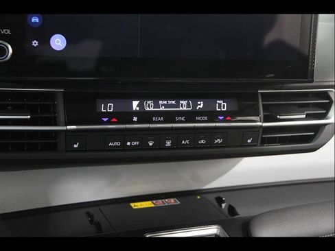 Used 2026 Toyota Sienna XLE FWD image 14