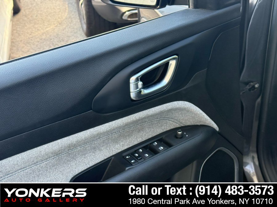 Used 2022 Jeep Compass Latitude AWD/4WD image 26