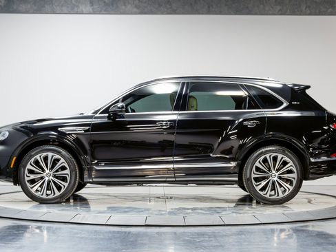 Used 2021 Bentley Bentayga w/ First Edition Specification AWD/4WD image 43